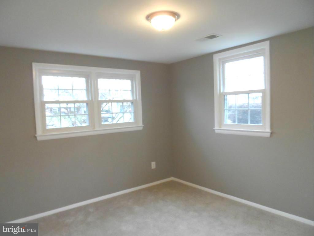 COUNTRY CLUB MANOR - Residential