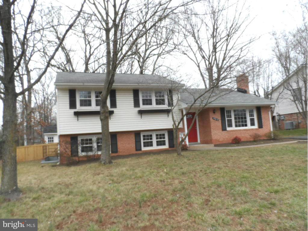 COUNTRY CLUB MANOR - Residential