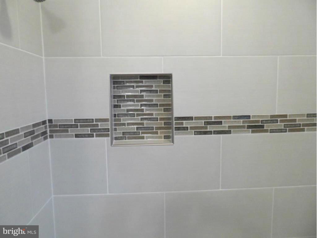 COUNTRY CLUB MANOR - Residential