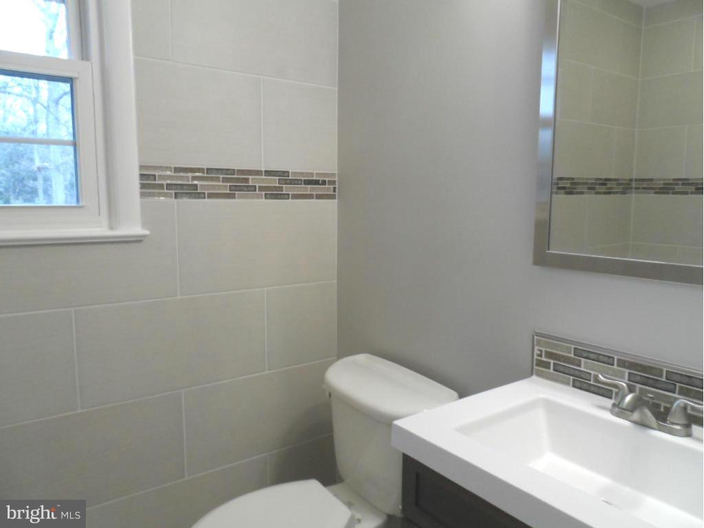 COUNTRY CLUB MANOR - Residential