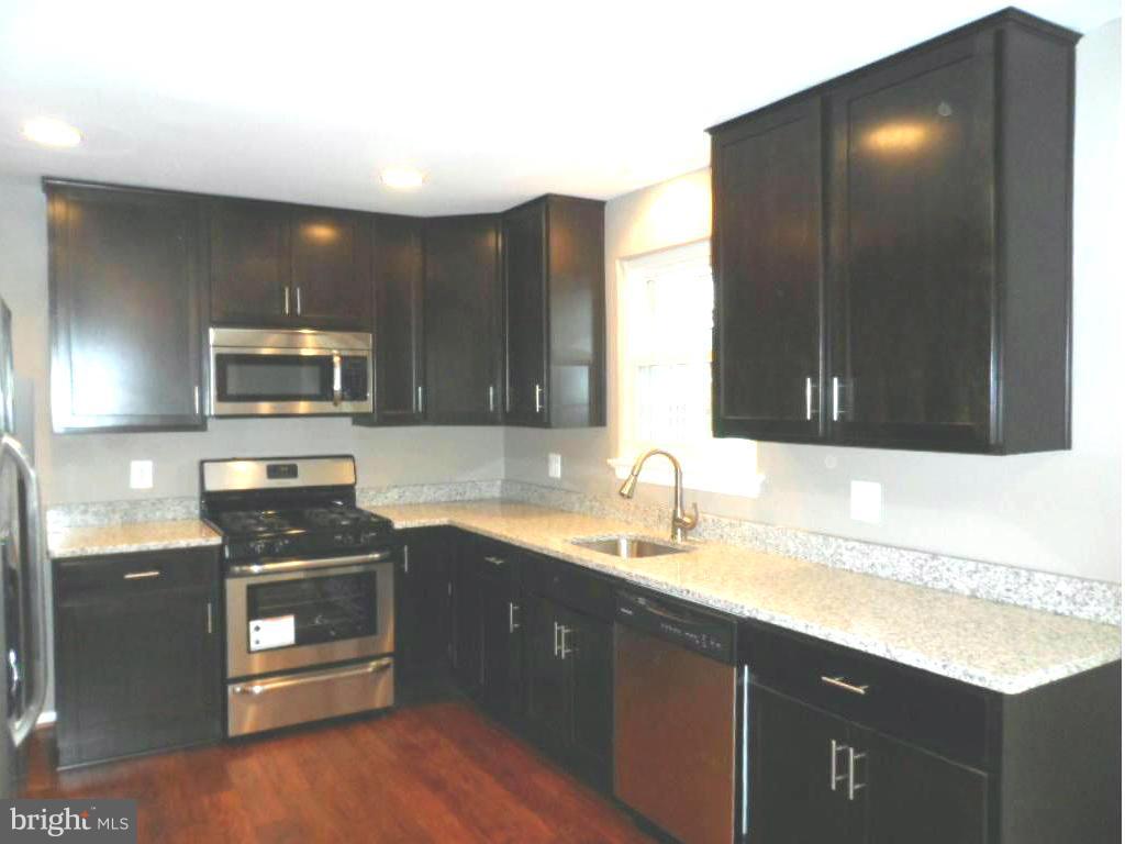 COUNTRY CLUB MANOR - Residential