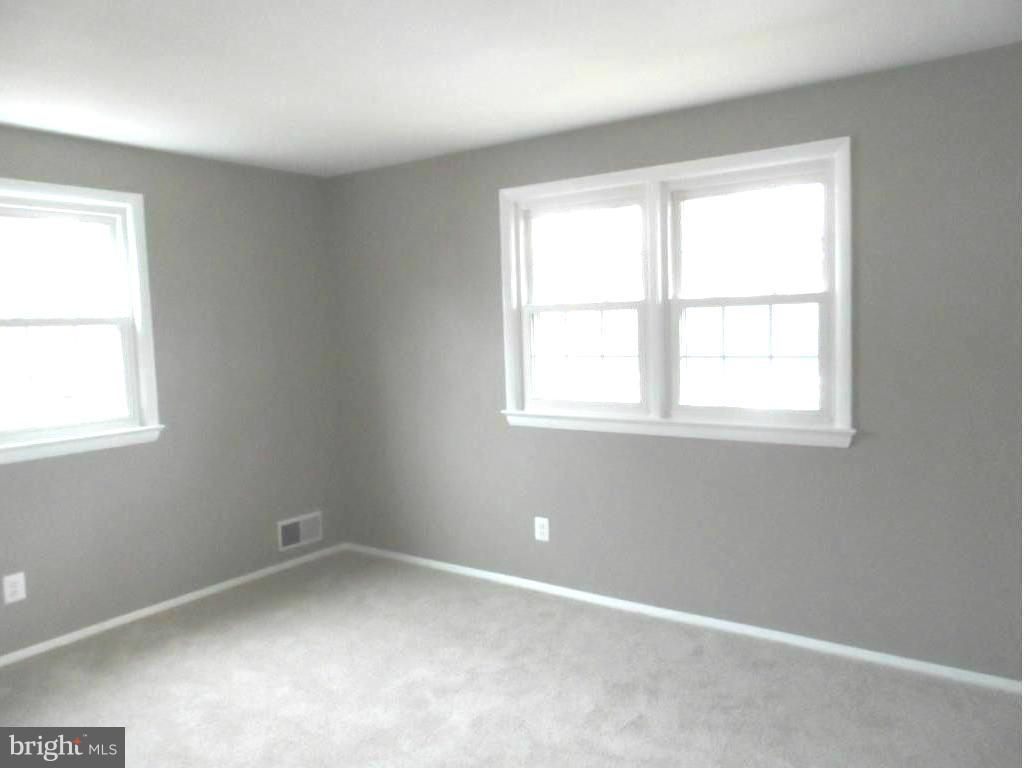 COUNTRY CLUB MANOR - Residential