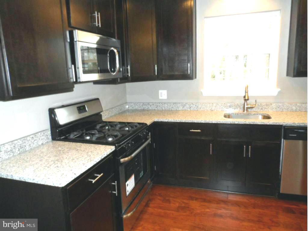 COUNTRY CLUB MANOR - Residential