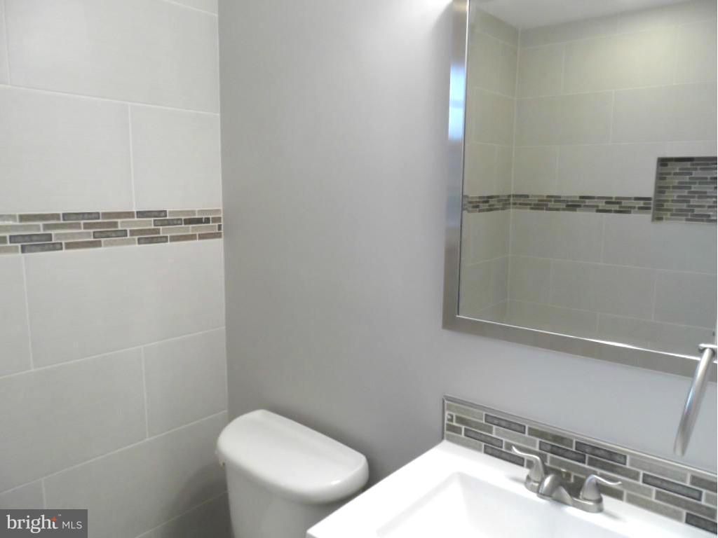 COUNTRY CLUB MANOR - Residential