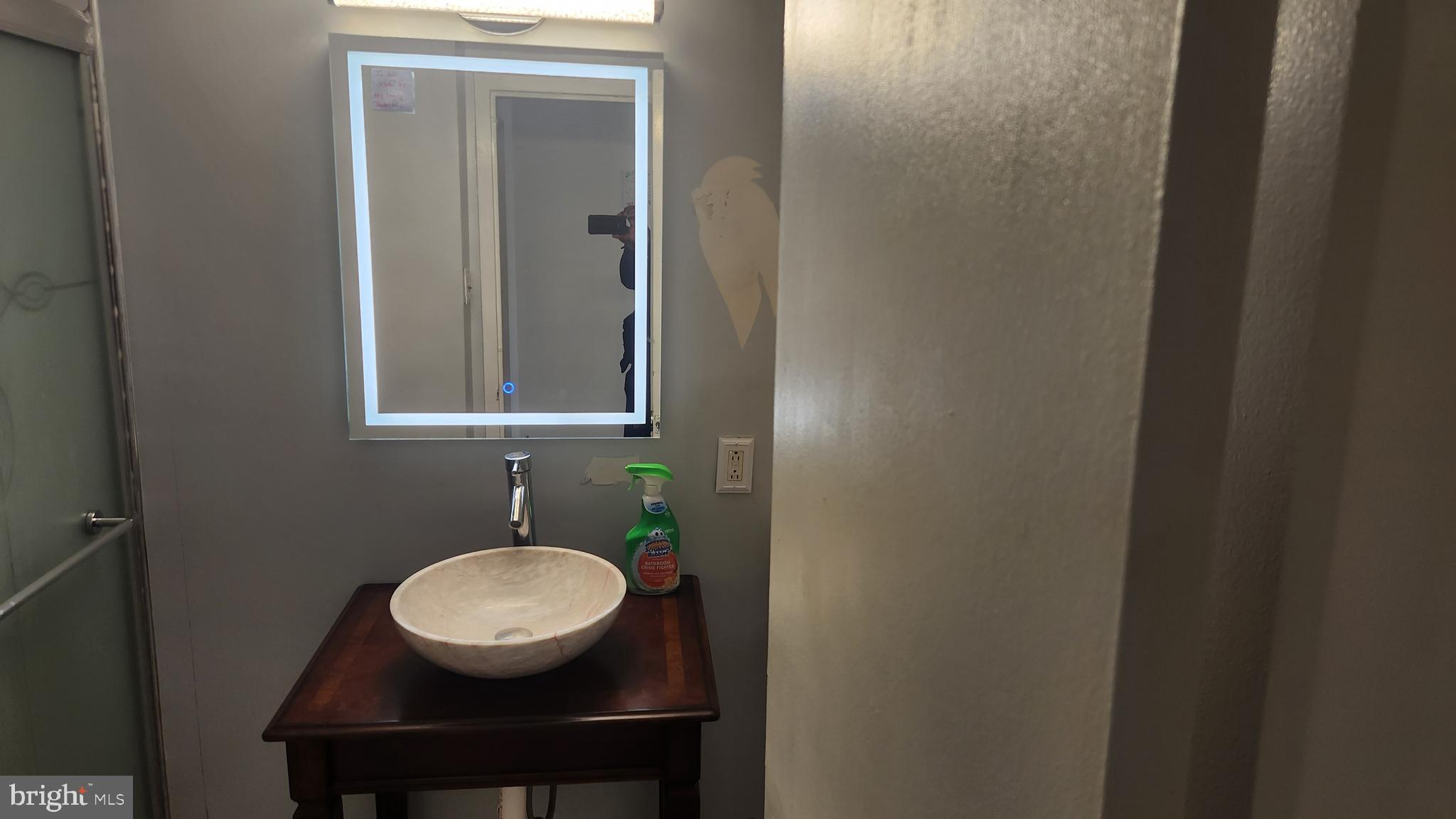 TREETOP CONDO - Residential Lease