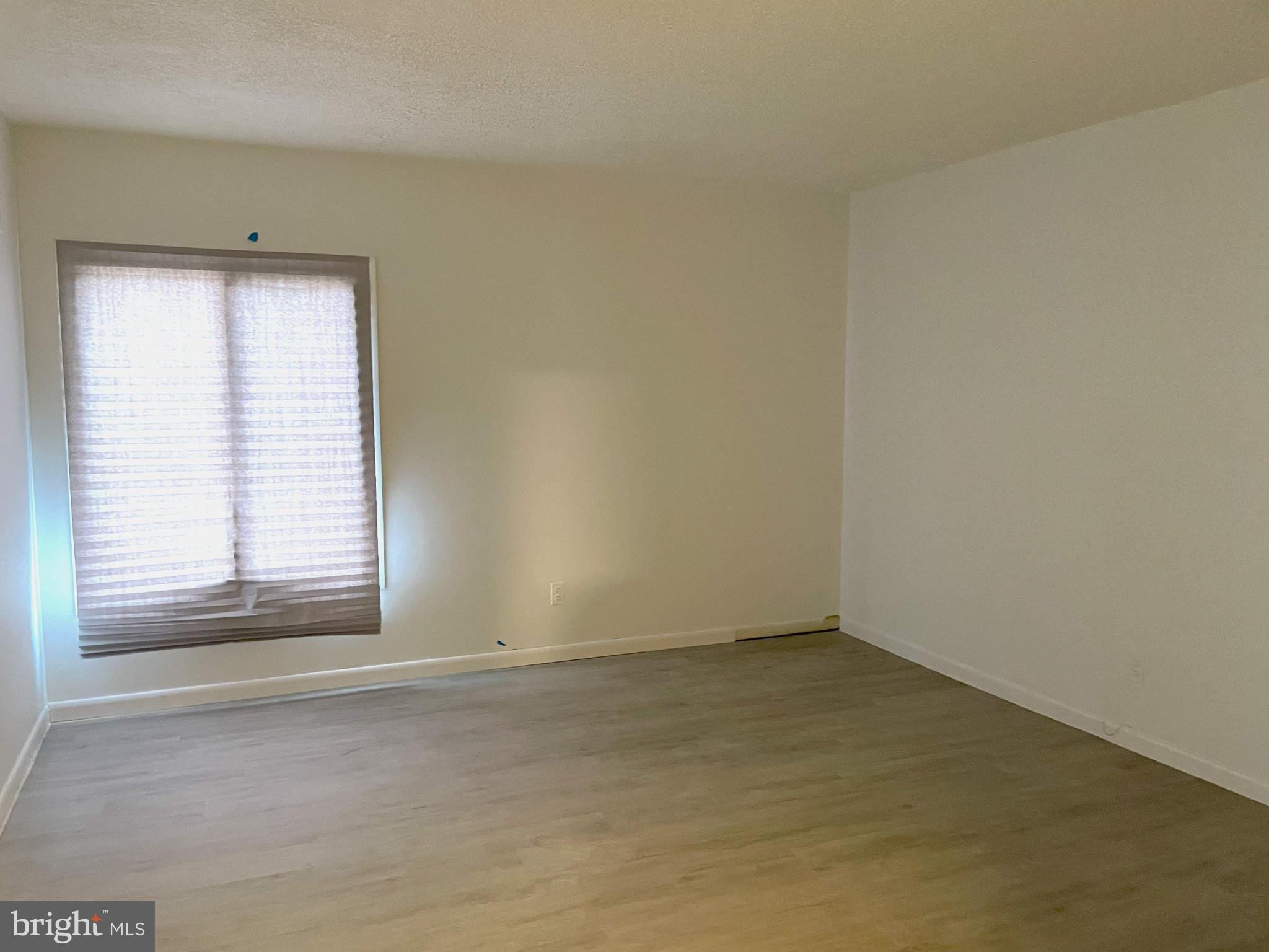 TREETOP CONDO - Residential Lease