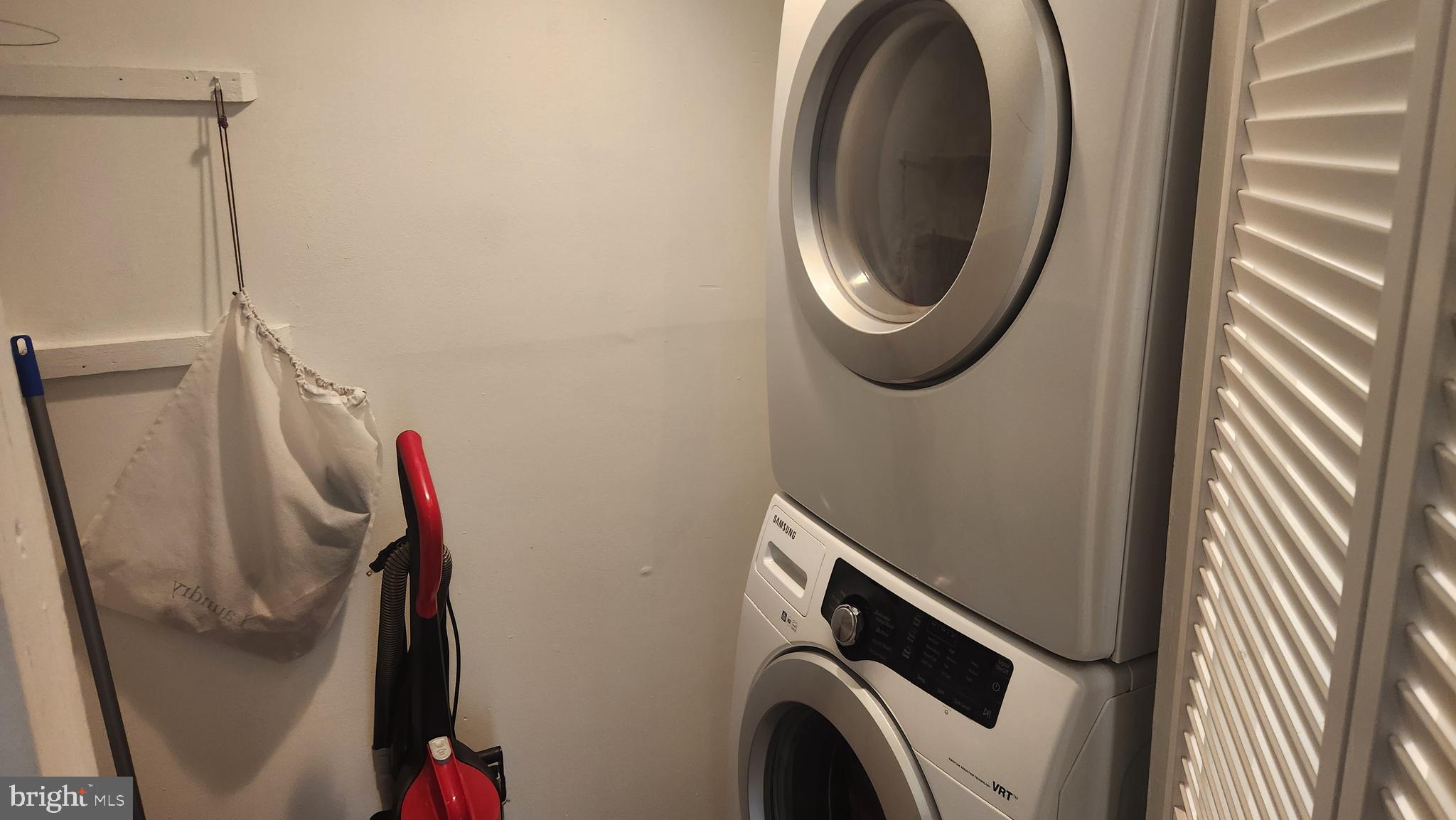 TREETOP CONDO - Residential Lease