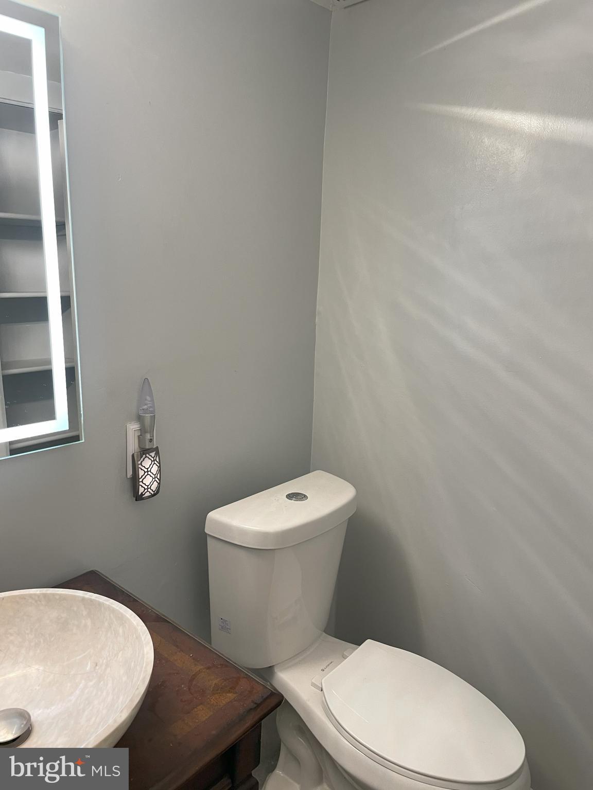 TREETOP CONDO - Residential Lease