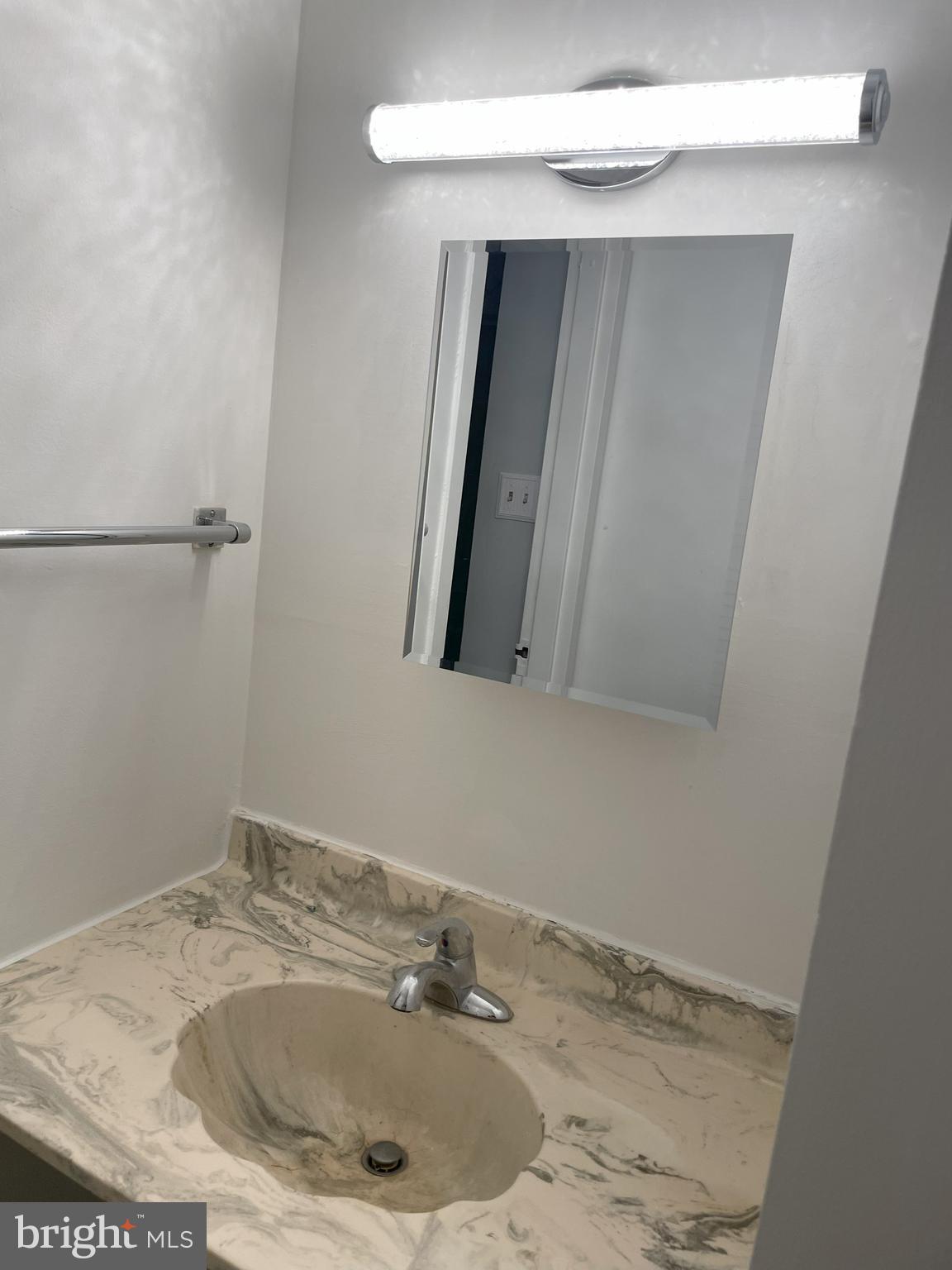 TREETOP CONDO - Residential Lease