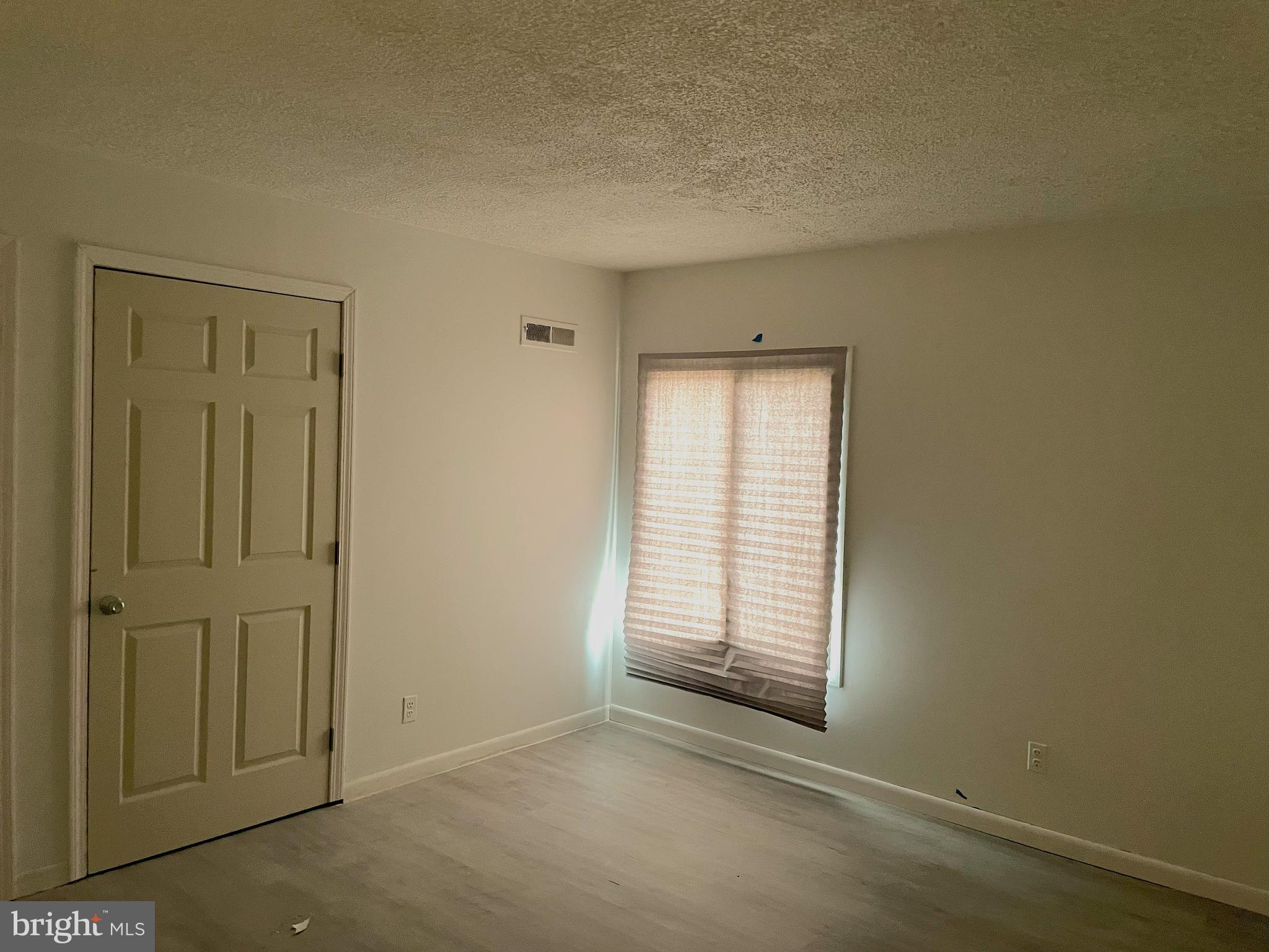 TREETOP CONDO - Residential Lease