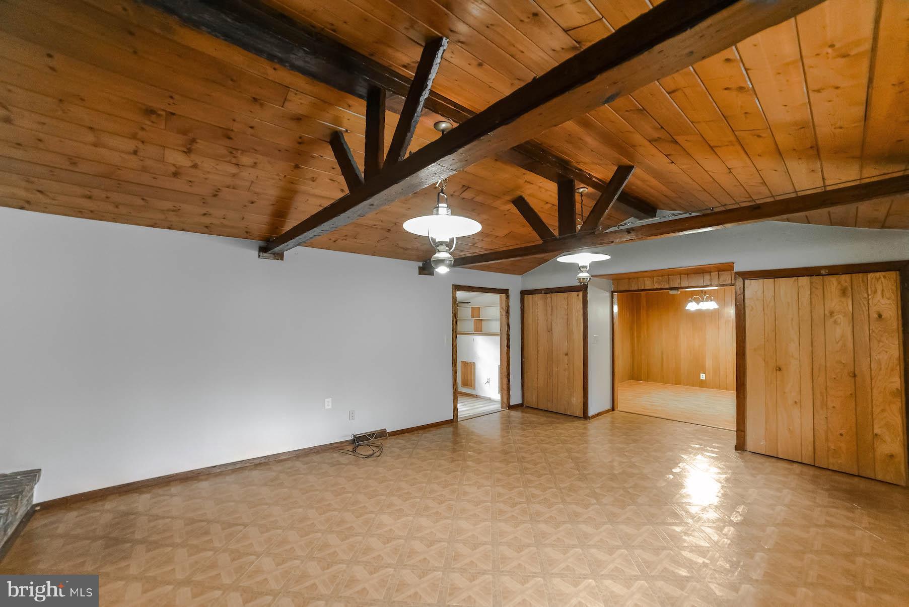 BAREFOOT ACRES - Residential