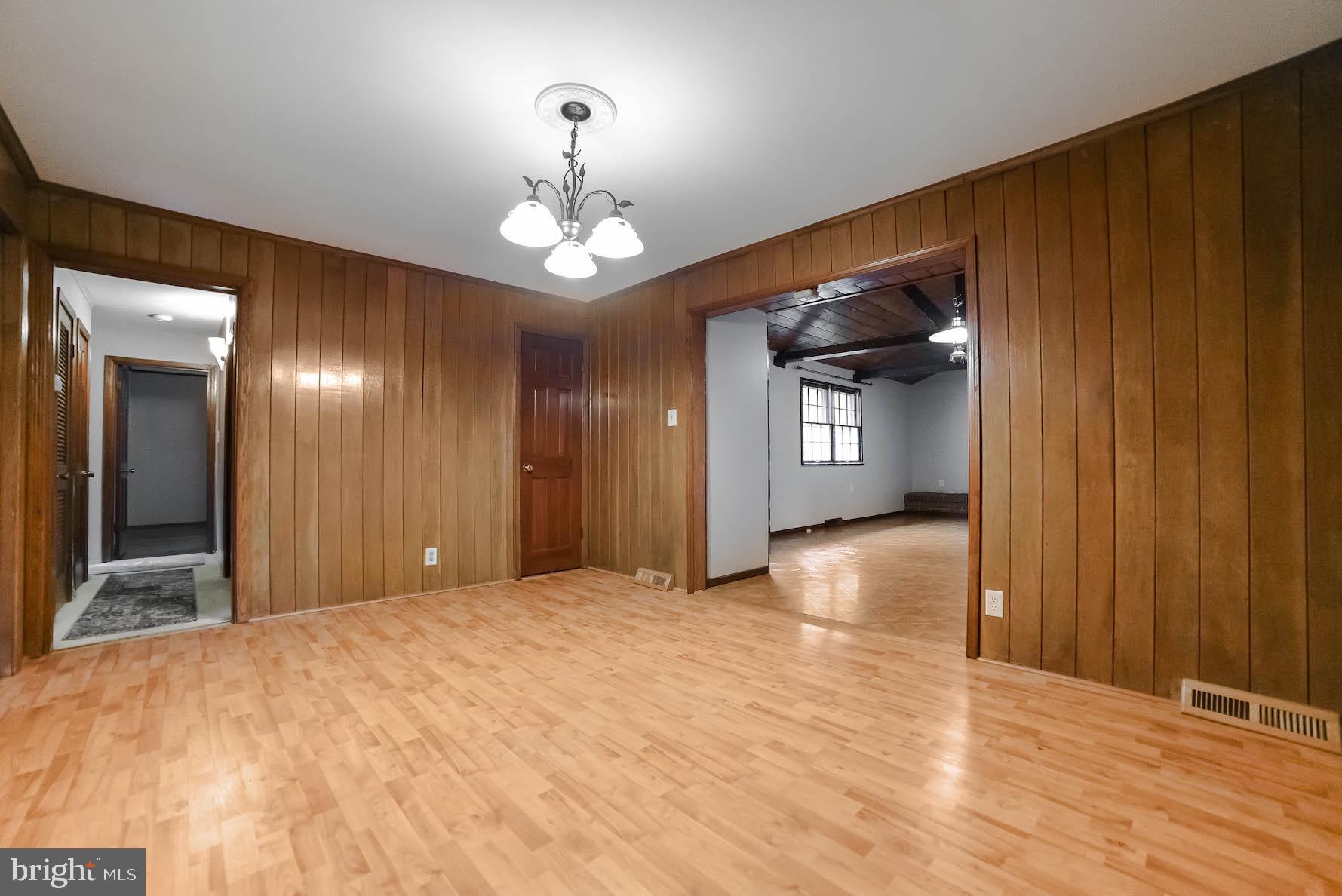 BAREFOOT ACRES - Residential