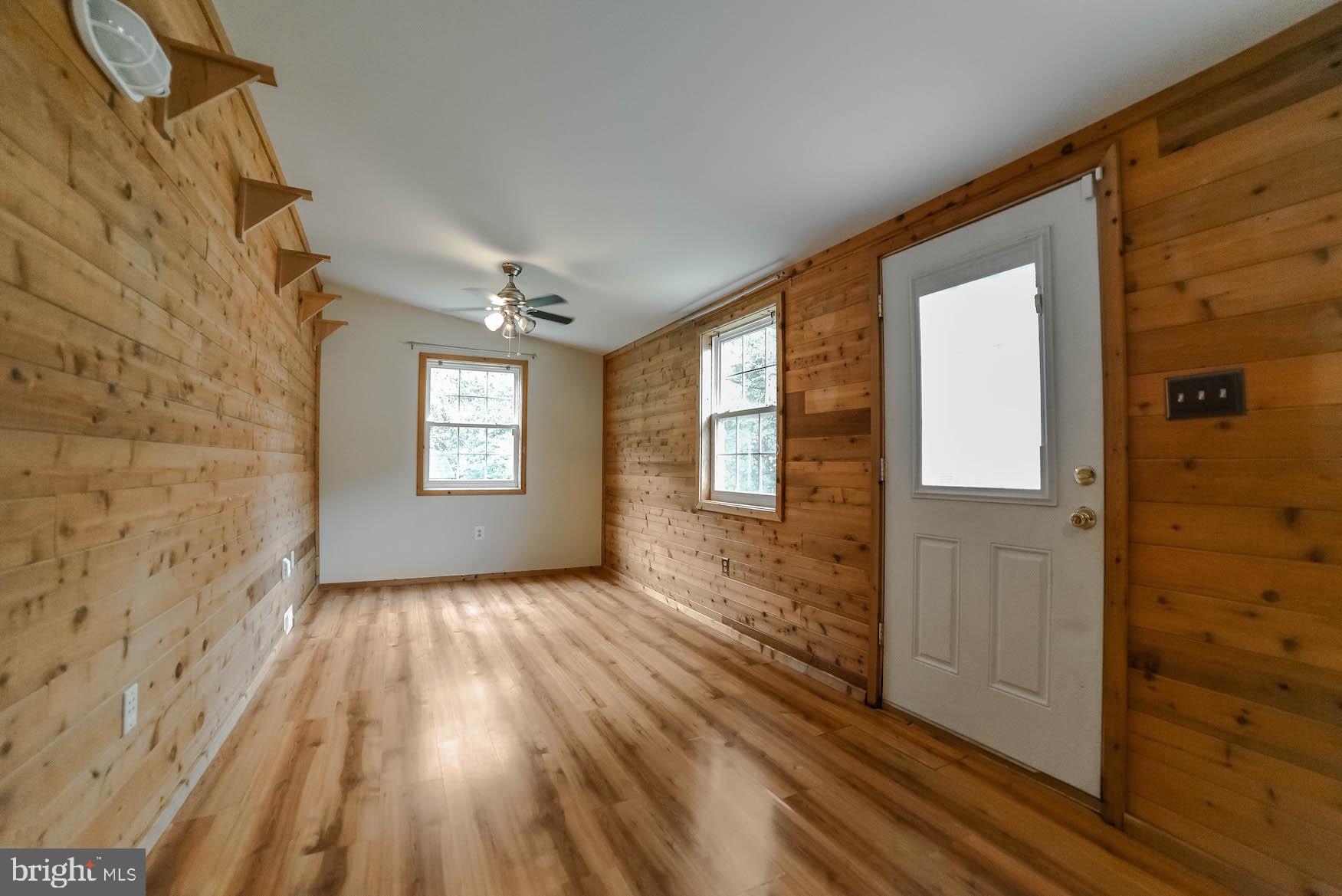 BAREFOOT ACRES - Residential