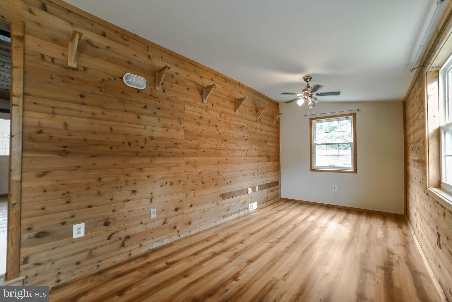 BAREFOOT ACRES - Residential