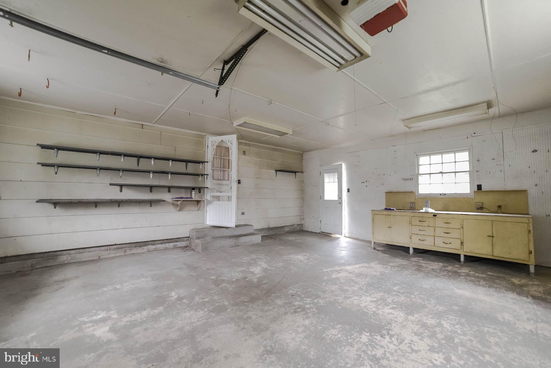 BAREFOOT ACRES - Residential