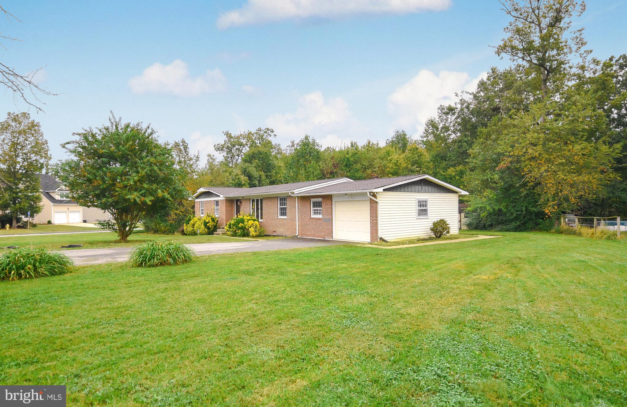 BAREFOOT ACRES - Residential