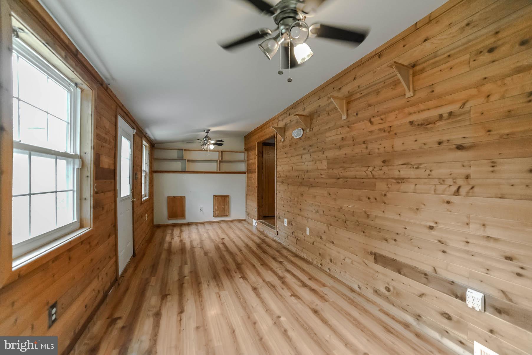 BAREFOOT ACRES - Residential