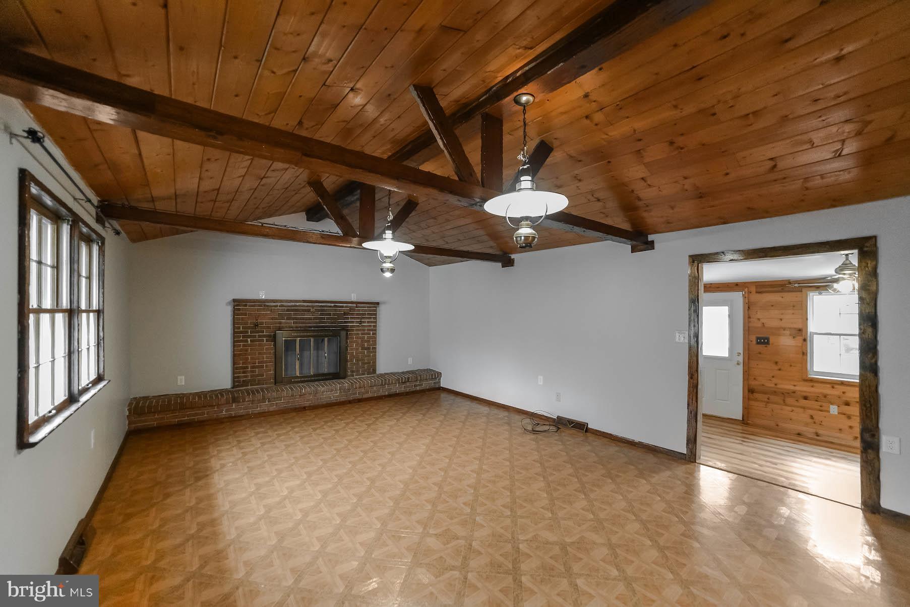 BAREFOOT ACRES - Residential