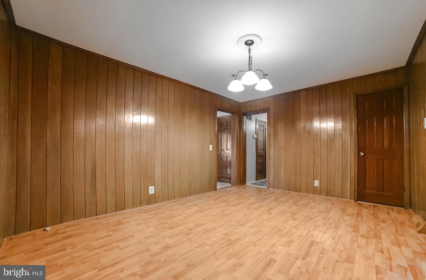 BAREFOOT ACRES - Residential