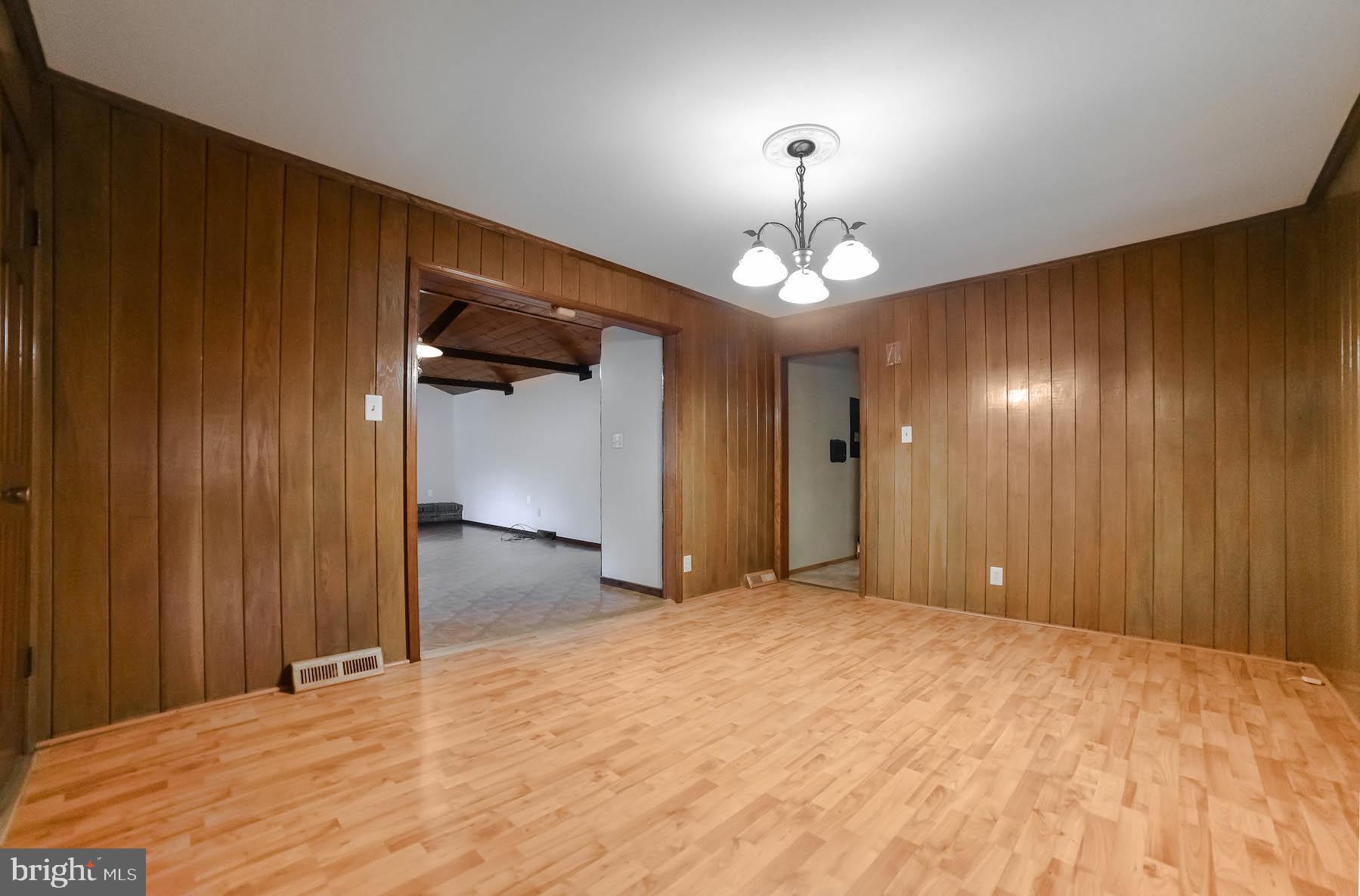 BAREFOOT ACRES - Residential