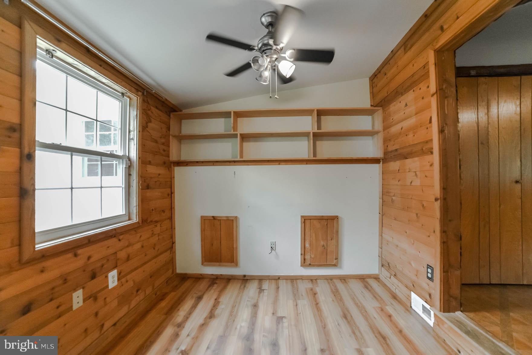 BAREFOOT ACRES - Residential