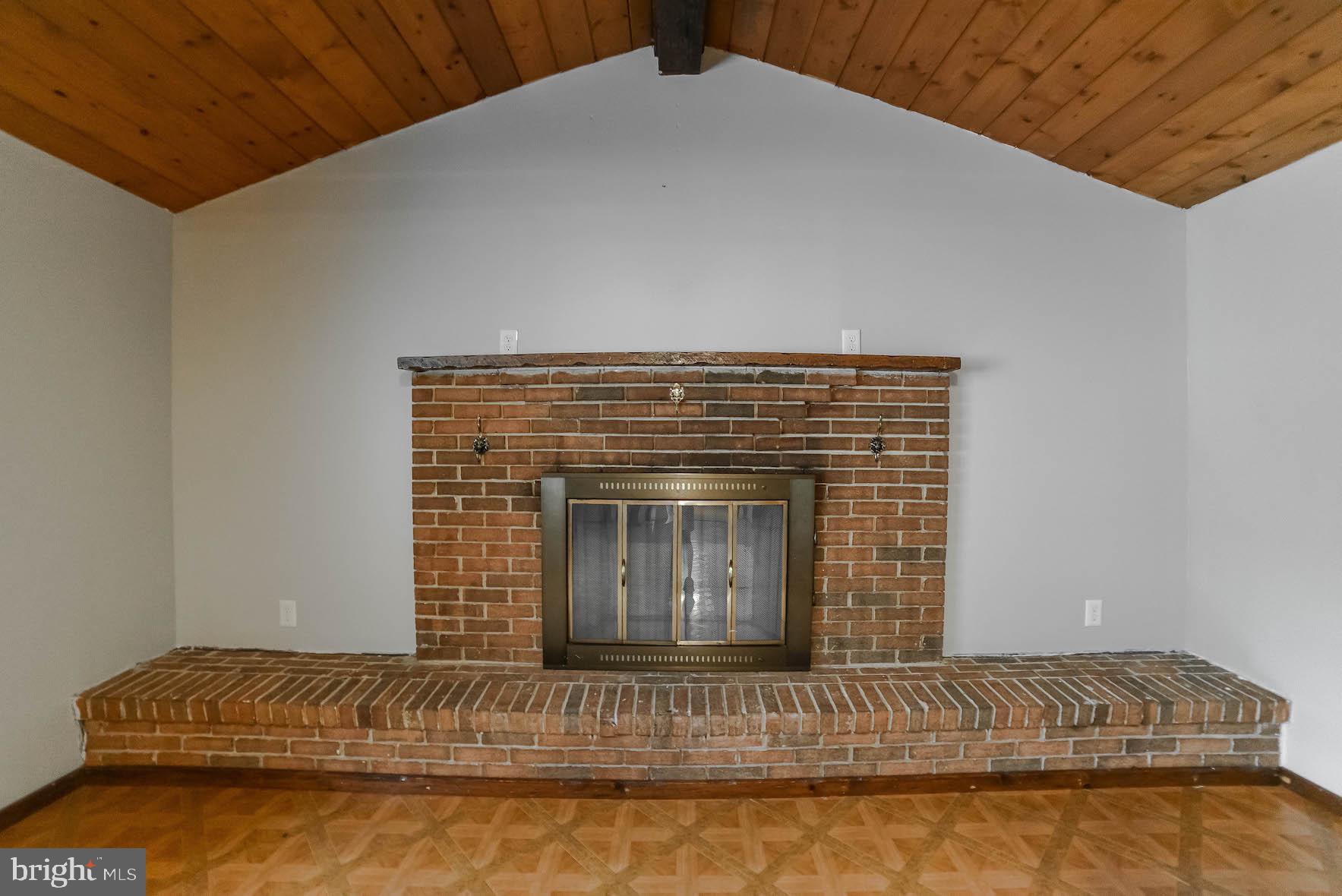 BAREFOOT ACRES - Residential