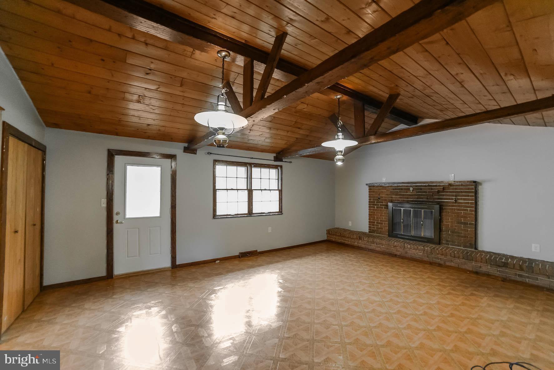 BAREFOOT ACRES - Residential