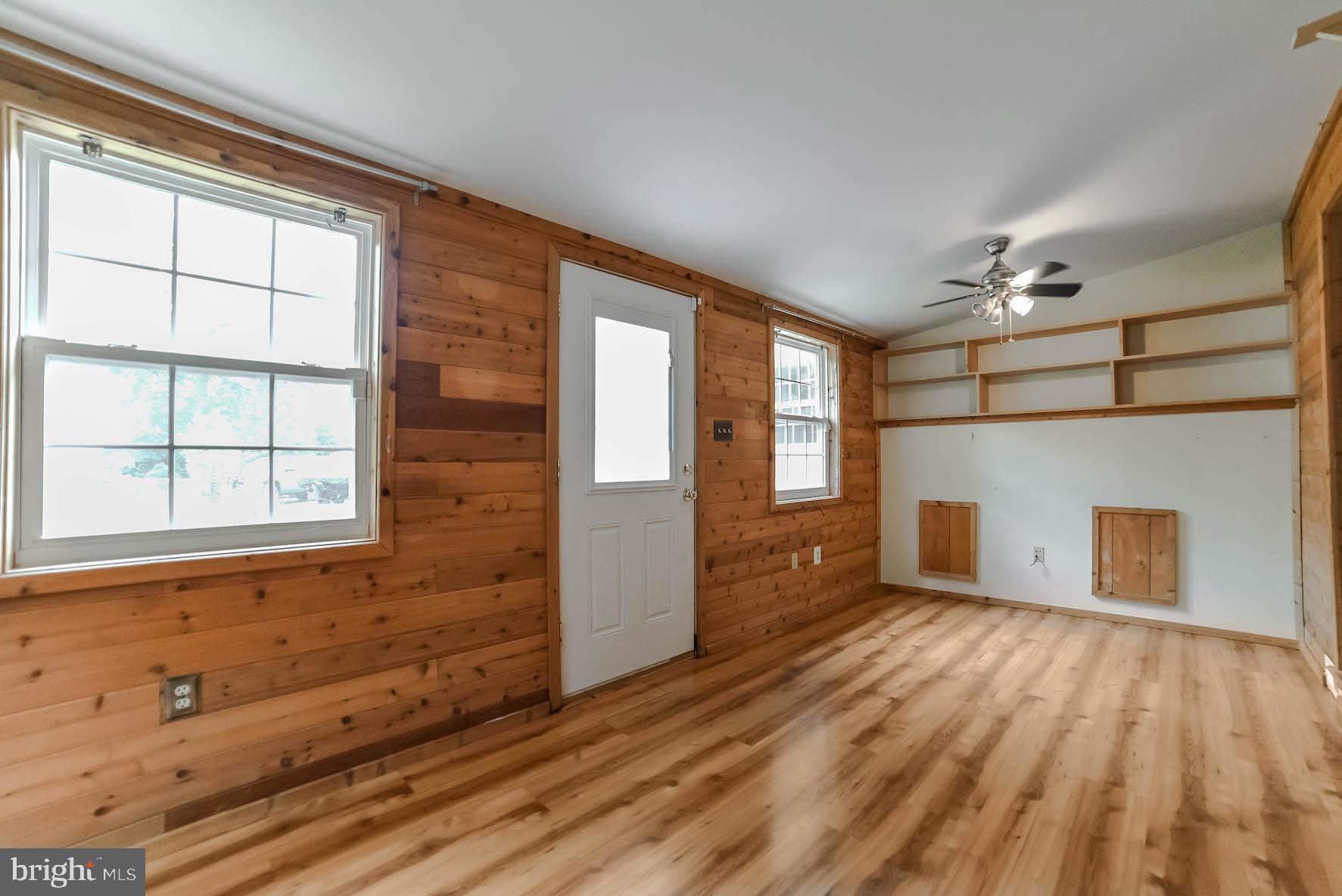 BAREFOOT ACRES - Residential