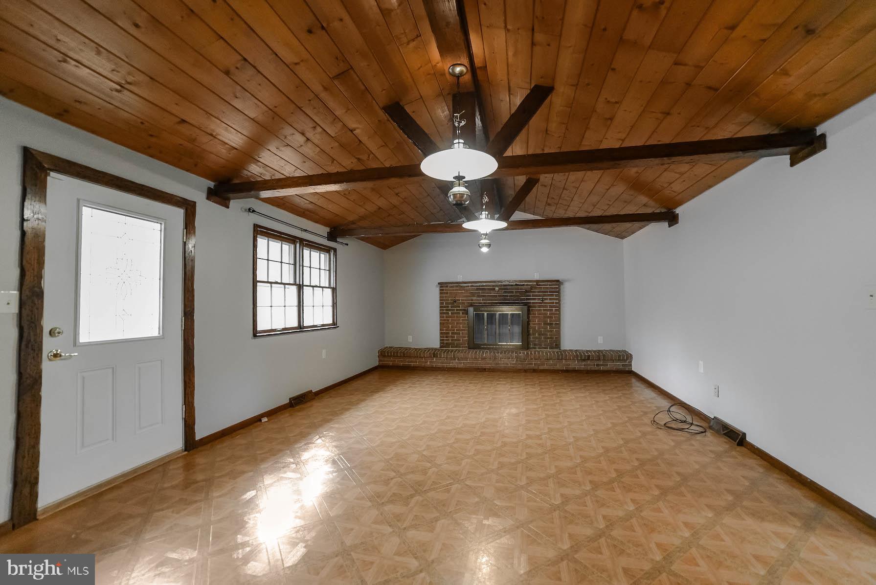 BAREFOOT ACRES - Residential