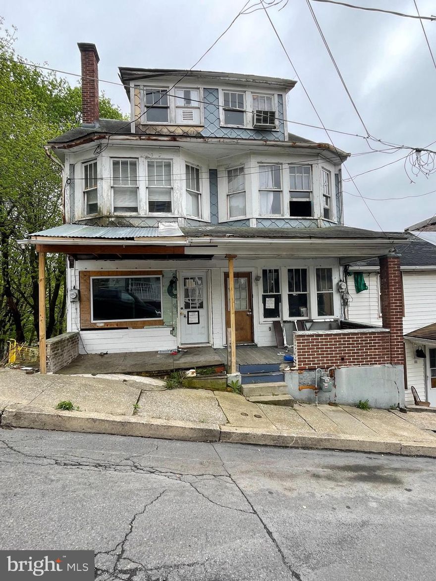 2 Properties, 3 Levels each,  sold together!!!! Great investor opportunity. Sold as is condition. 

14 Rooms total - 6 Bedrooms and 2 bathrooms.

Buyer is responsible for any and all County municipal or other inspections, permits or certifications. Lot sizes, assessments and square footage taken from county records are not guaranteed to be exact. Contact me for a private showing!