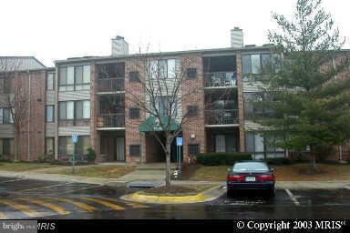 FIRST TIME RENTAL with pergo floors throughout except bedrooms, built-ins and fireplace in living room, separate dining room, table space kitchen w/ new appliances, updated master bathroom with granite and ceramic tile wall surround in shower , balcony with storage. Close to public transportation, Kentlands, Milestone Shopping Center, 270, RIO, MARC TRAIN, shopping, Giant Food, restaurants & more.