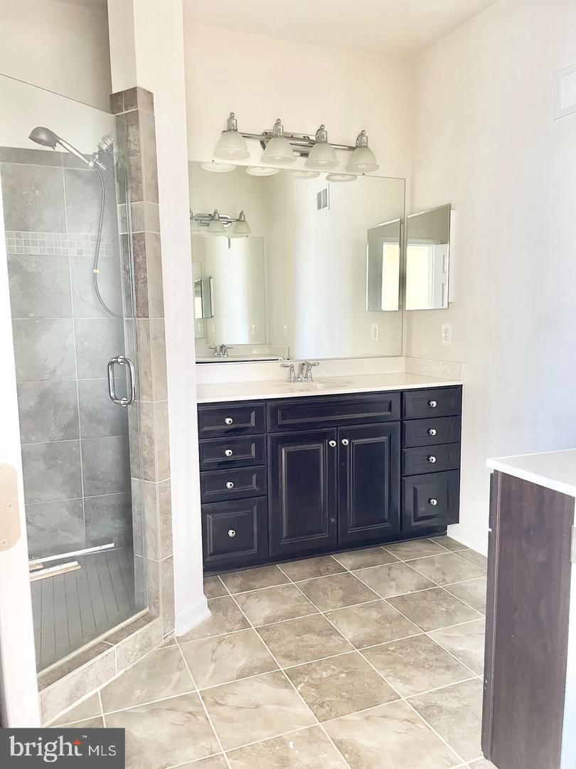 RESIDENCES AT DULLES PRK - Residential Lease