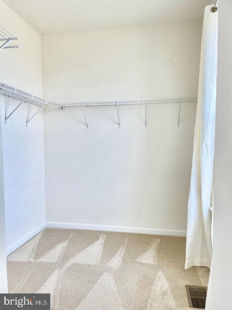 RESIDENCES AT DULLES PRK - Residential Lease