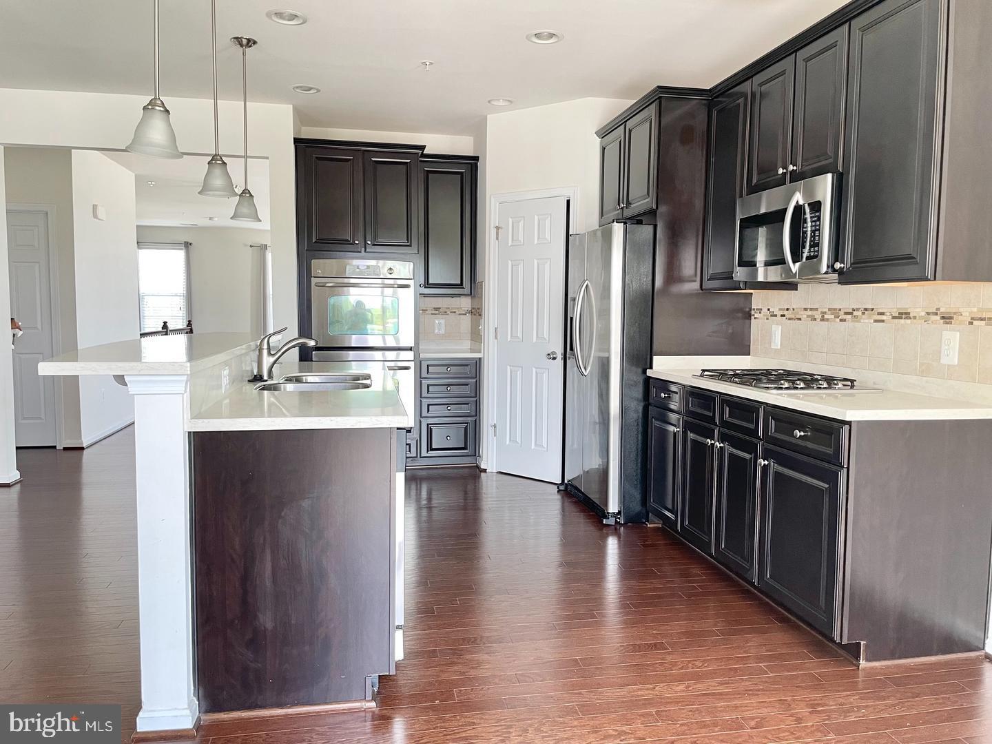 RESIDENCES AT DULLES PRK - Residential Lease