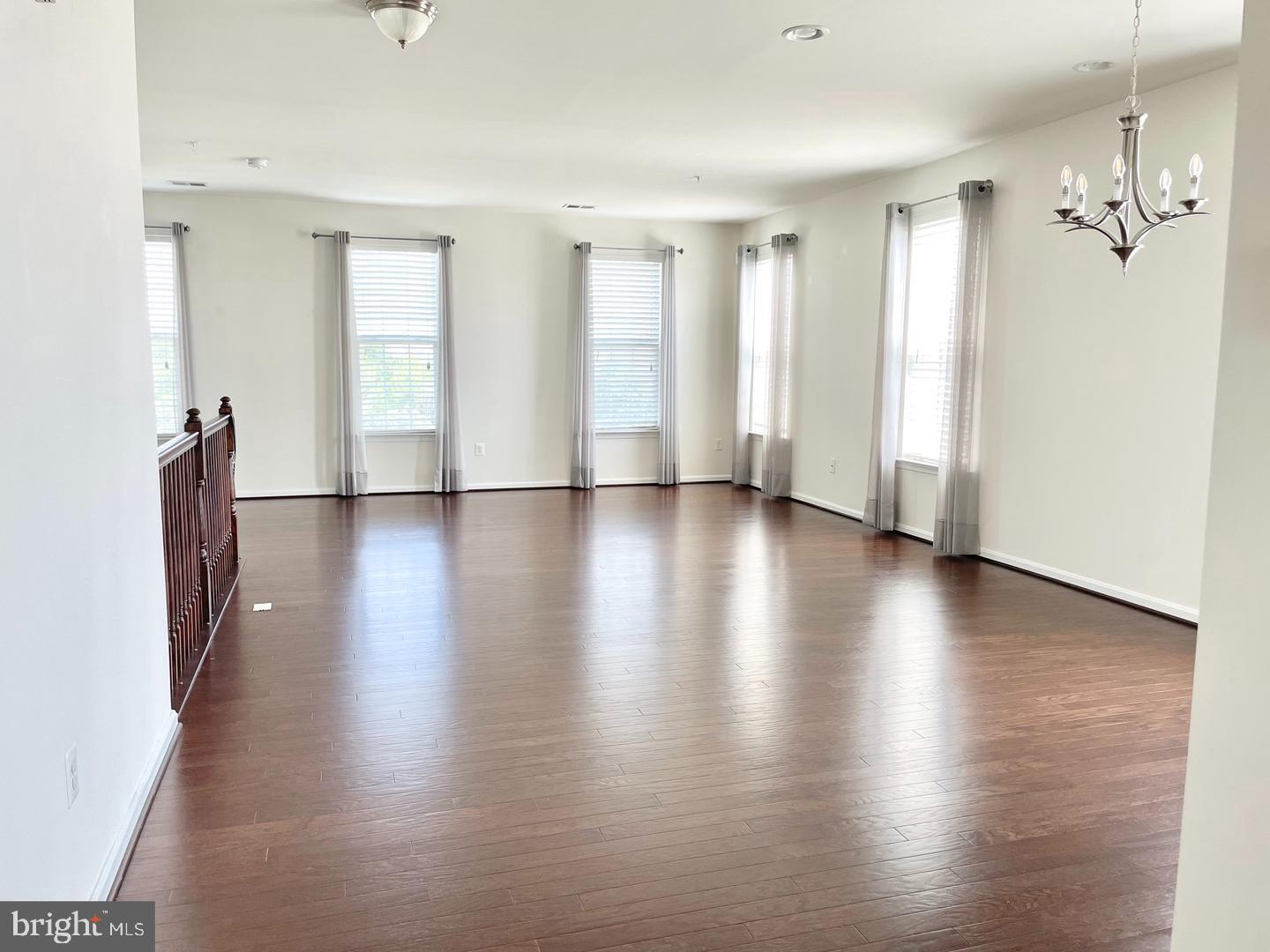 RESIDENCES AT DULLES PRK - Residential Lease