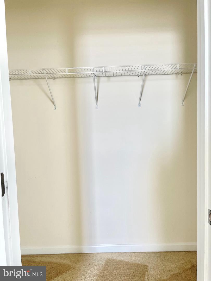 RESIDENCES AT DULLES PRK - Residential Lease