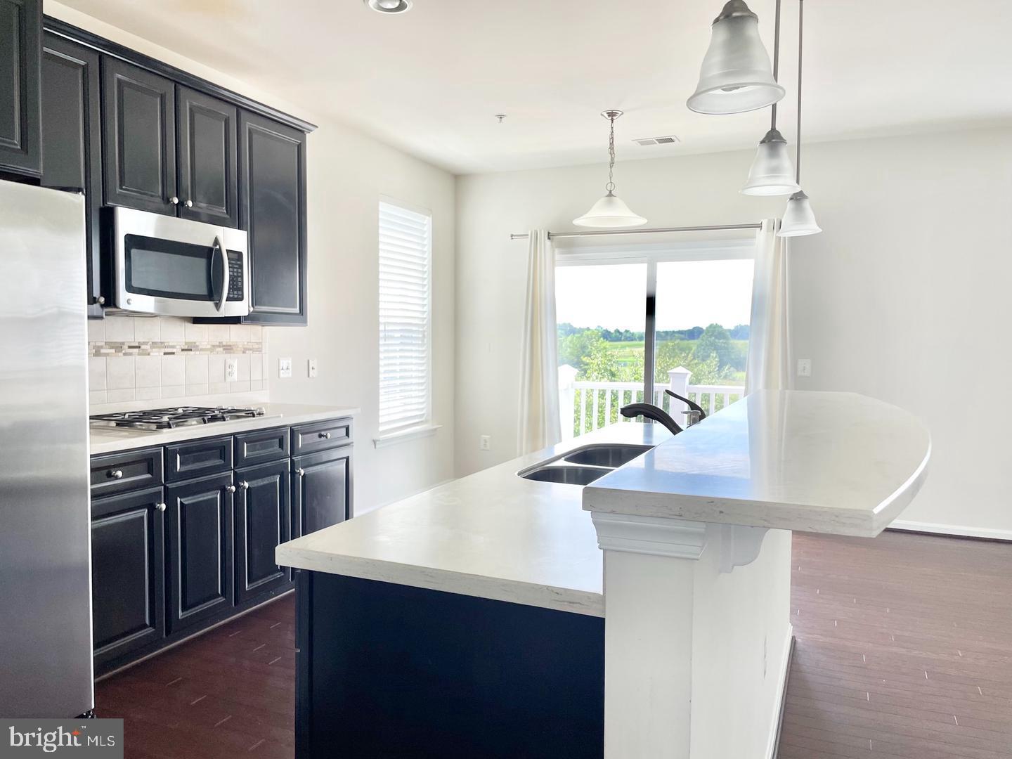 RESIDENCES AT DULLES PRK - Residential Lease