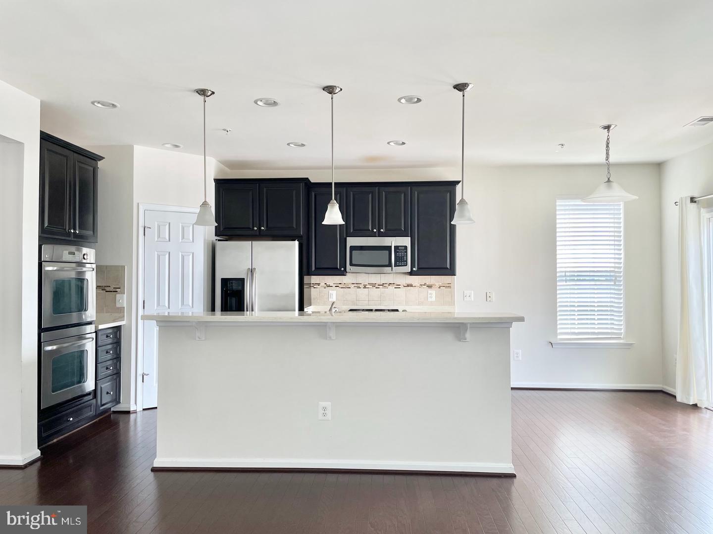 RESIDENCES AT DULLES PRK - Residential Lease