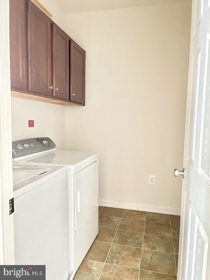 RESIDENCES AT DULLES PRK - Residential Lease