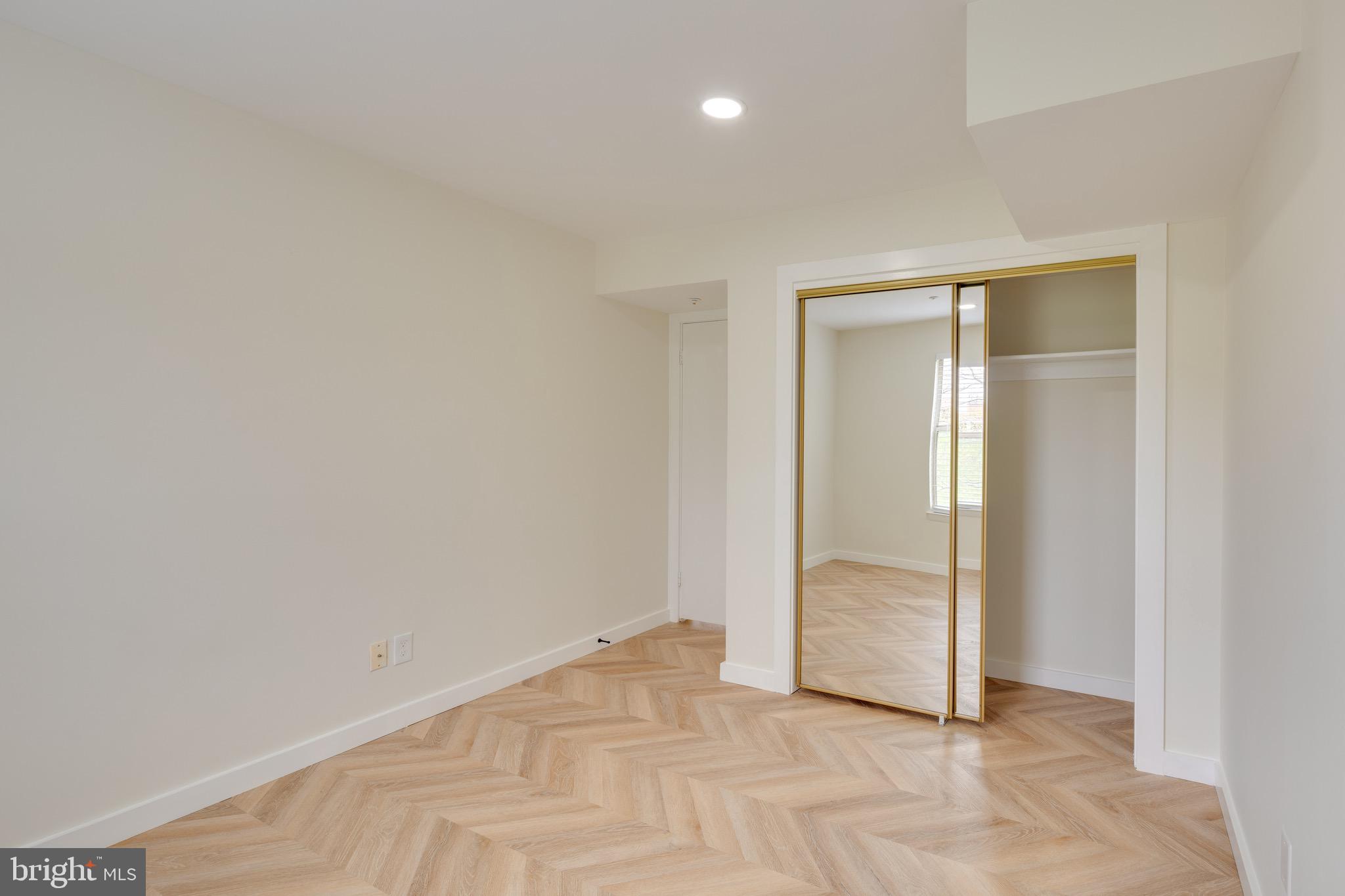 WILLOW WOOD - Residential Lease