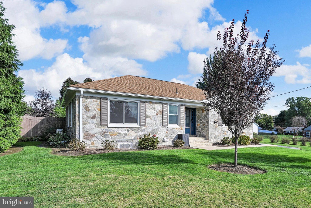 Photo of 211 E Penn Grant Road, WILLOW STREET, PA 17584 (MLS # PALA2096518)