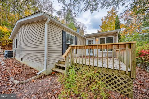 1243 BLUE MOUNTAIN CIRCLE SAYLORSBURG PA 18353
