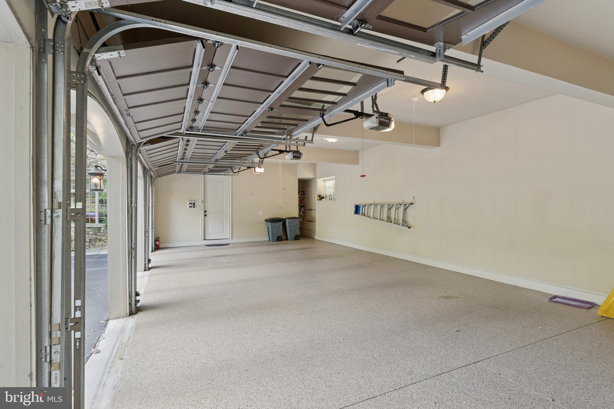 GLADWYNE - Residential