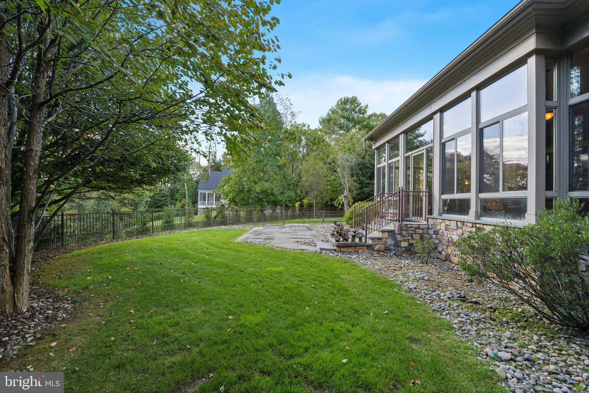 GLADWYNE - Residential