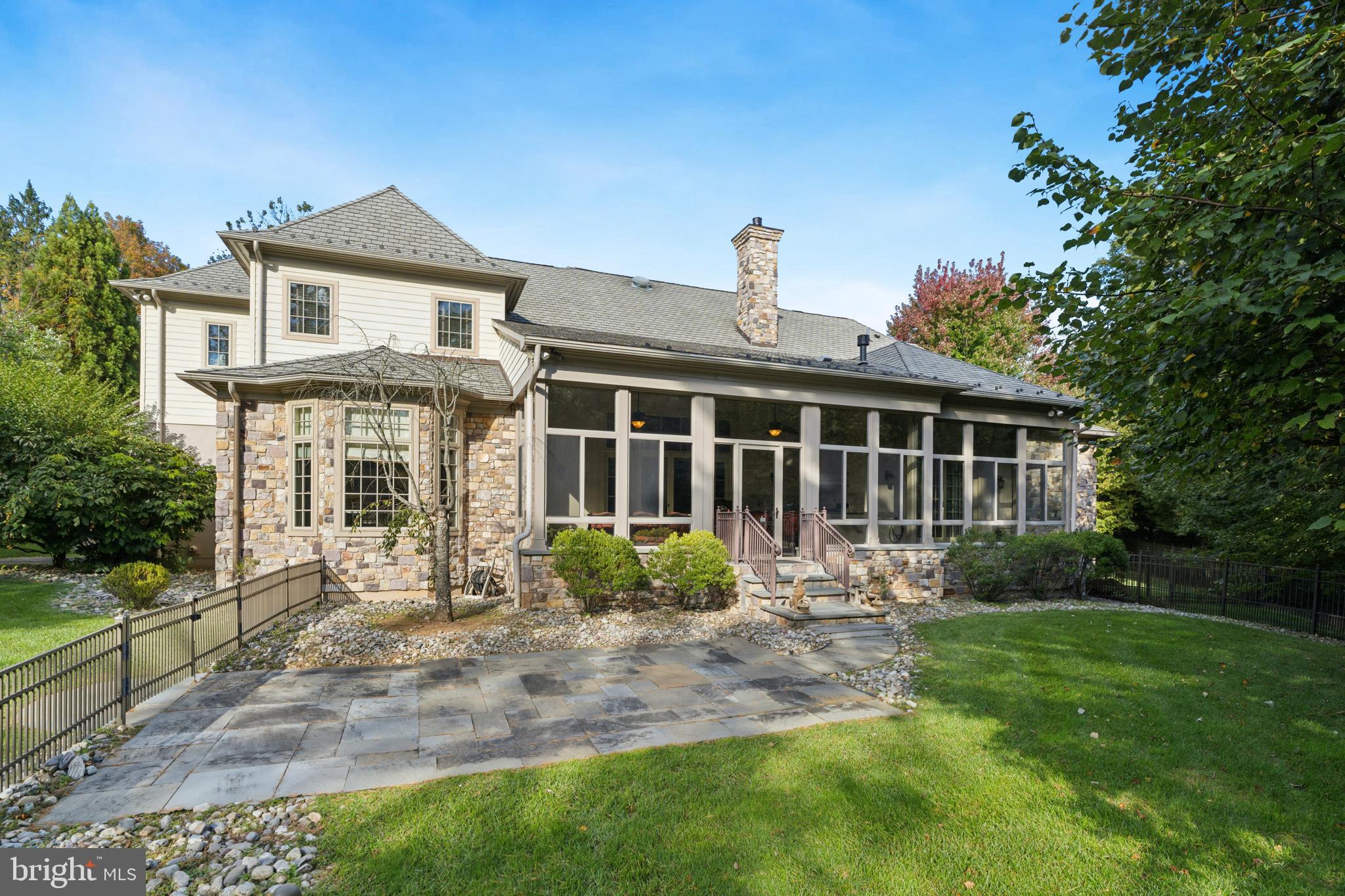 GLADWYNE - Residential