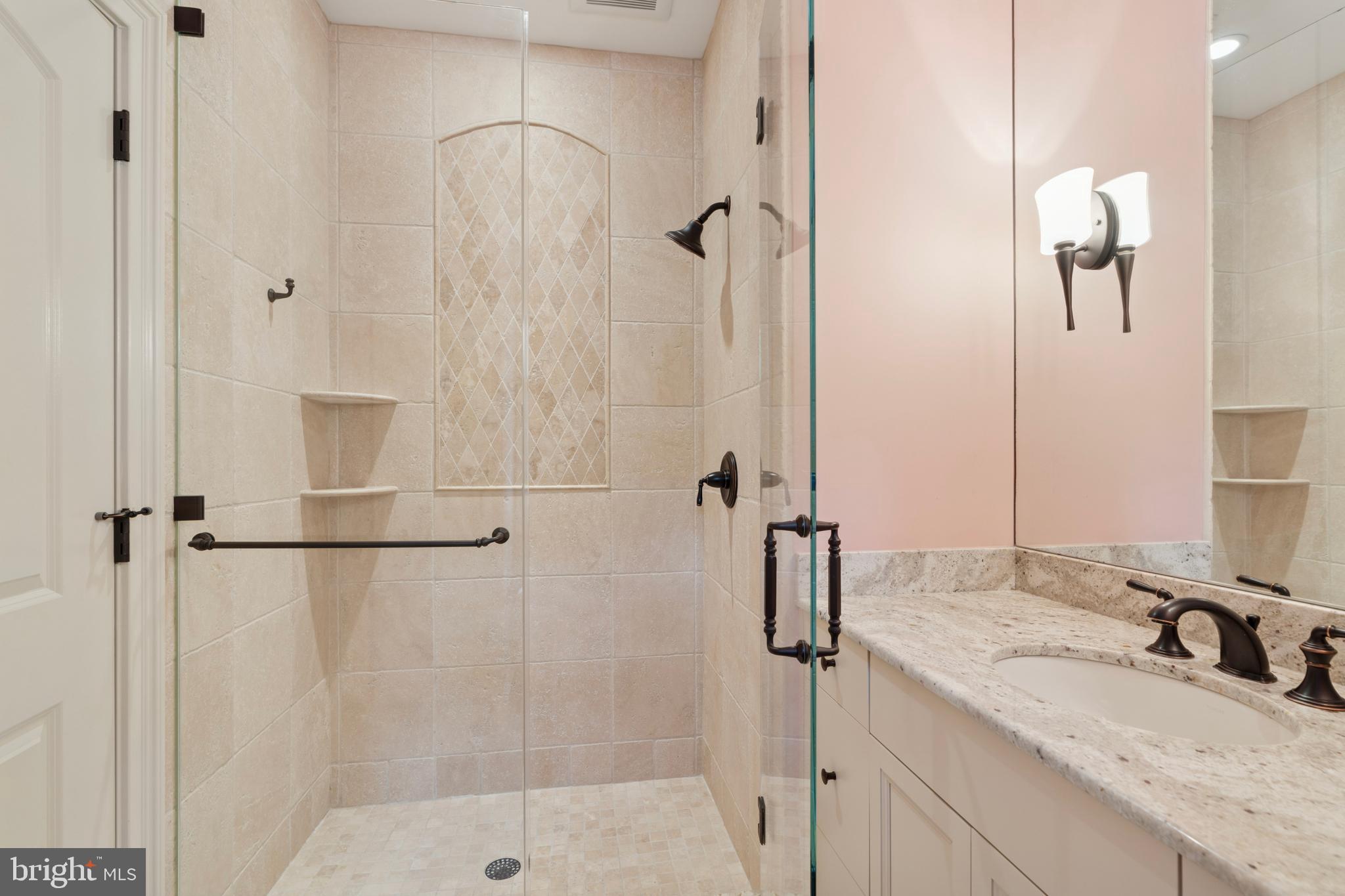 GLADWYNE - Residential