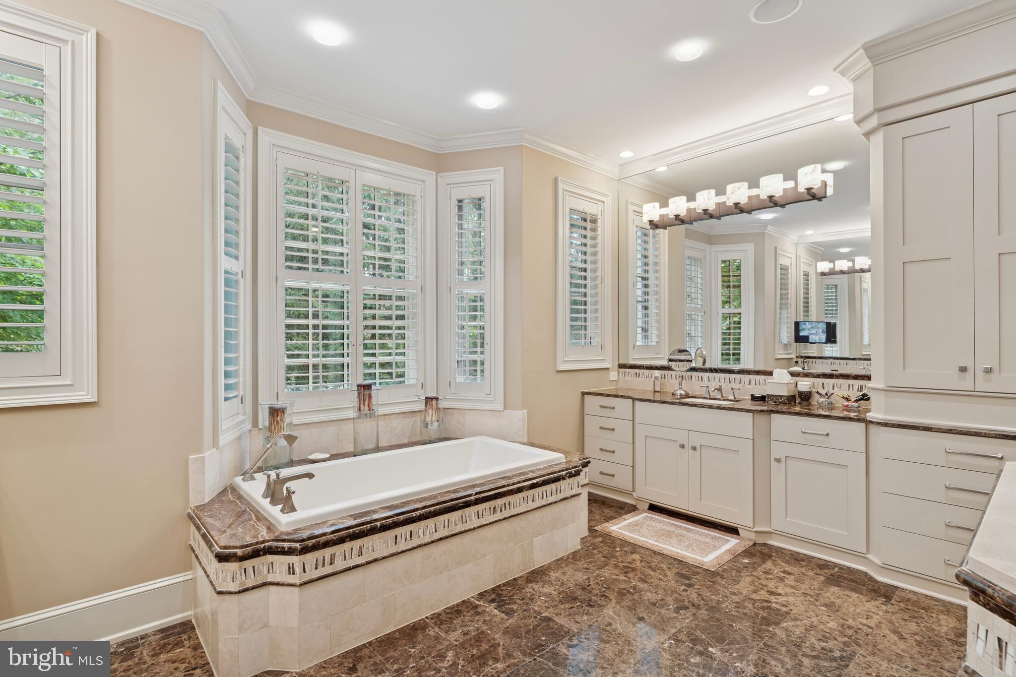 GLADWYNE - Residential