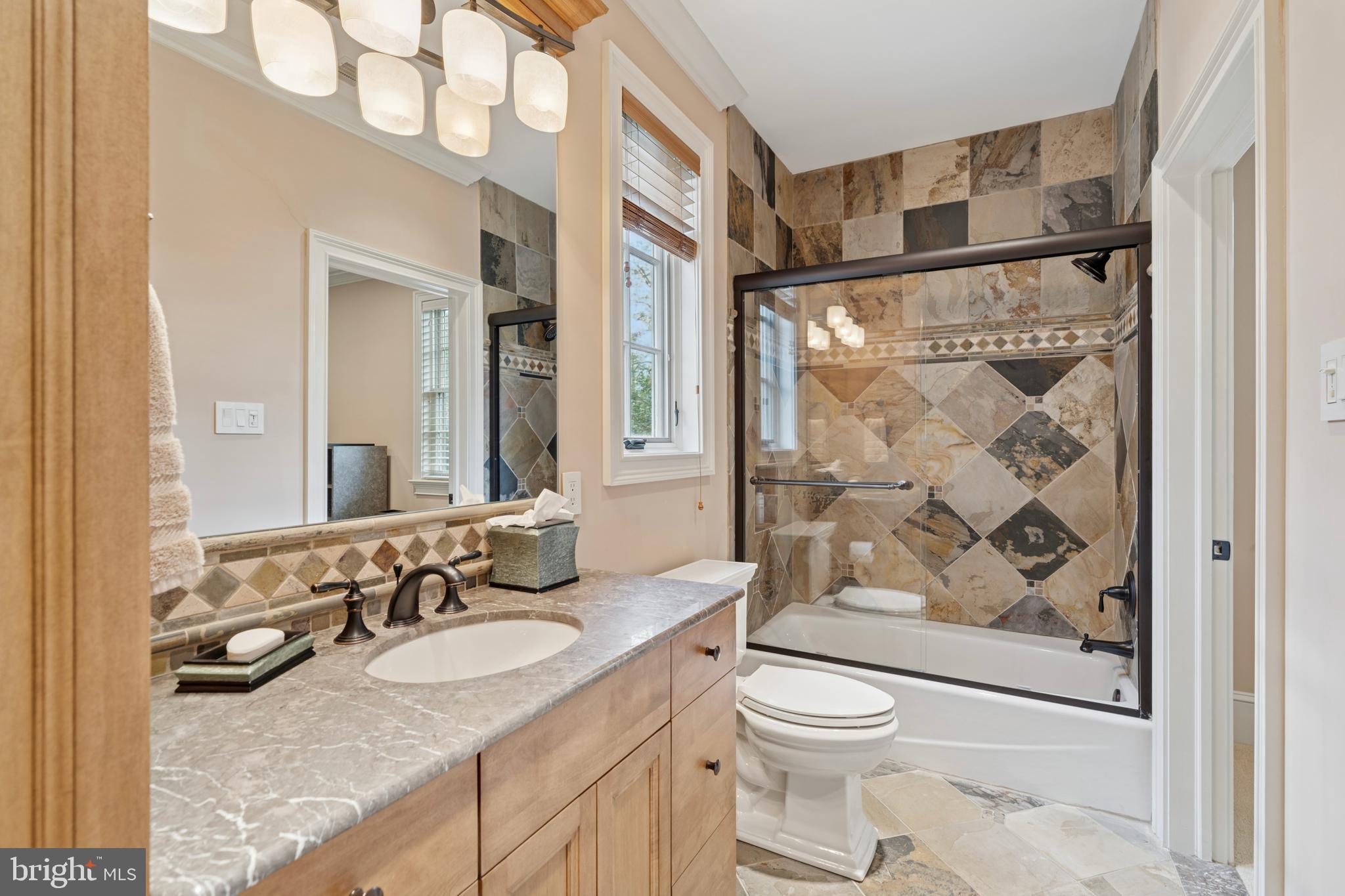 GLADWYNE - Residential