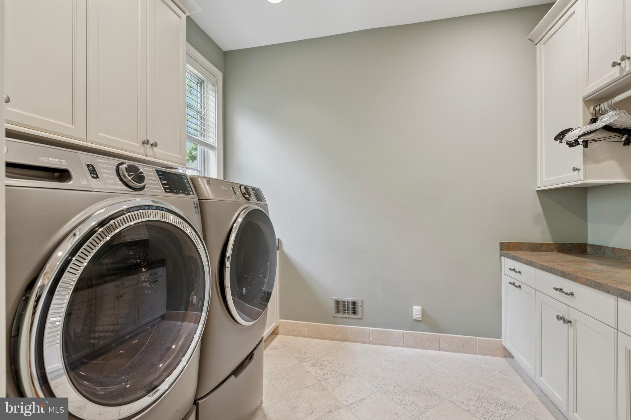 GLADWYNE - Residential