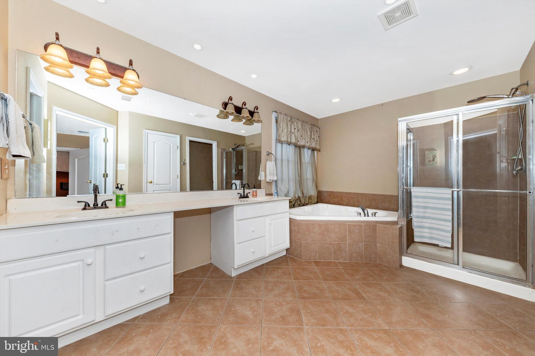 GALYN MANOR - Residential